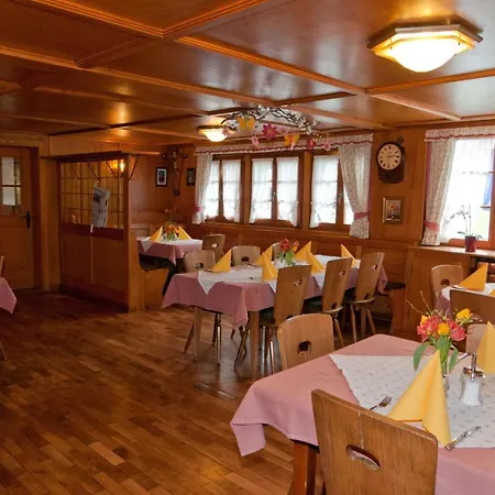 Zum Löwen - Unteres Wirtshaus 3*