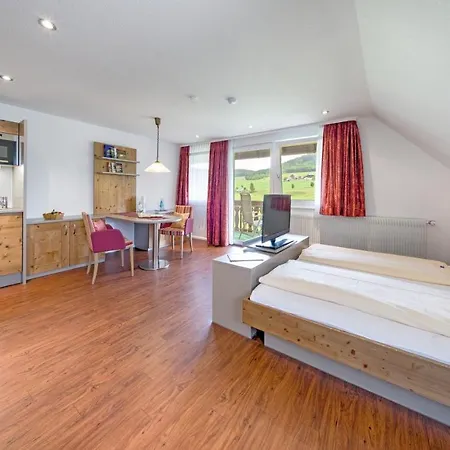 Hotel Zum Loewen - Unteres Wirtshaus Titisee-Neustadt