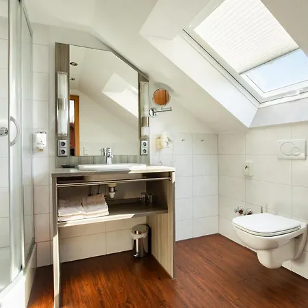 Zum Loewen - Unteres Wirtshaus 호텔 3*