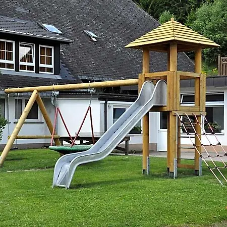 فندق Zum Lowen - Unteres Wirtshaus تيتيسي نيوستادت