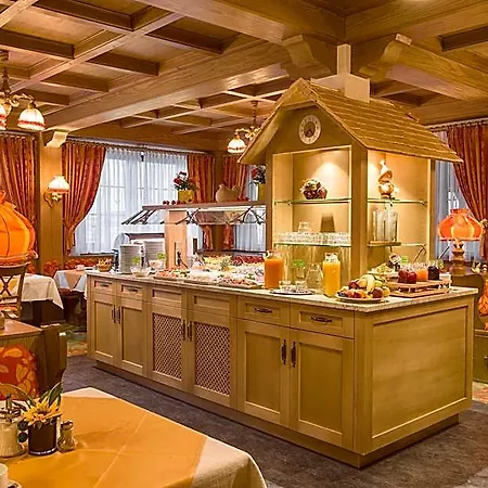 Zum Lowen - Unteres Wirtshaus فندق تيتيسي نيوستادت